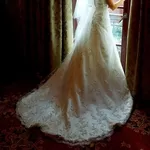 Продам красивое свадебное платье с шикарным шлейфом 