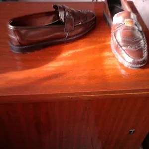 добротные мужские туфли 