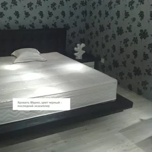 Черная итальянская кожаная кровать Марио