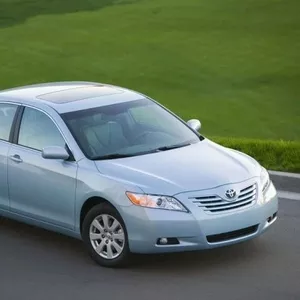 Продам новую оригинальную переднюю левую дверь на Toyota Camry 40 2008