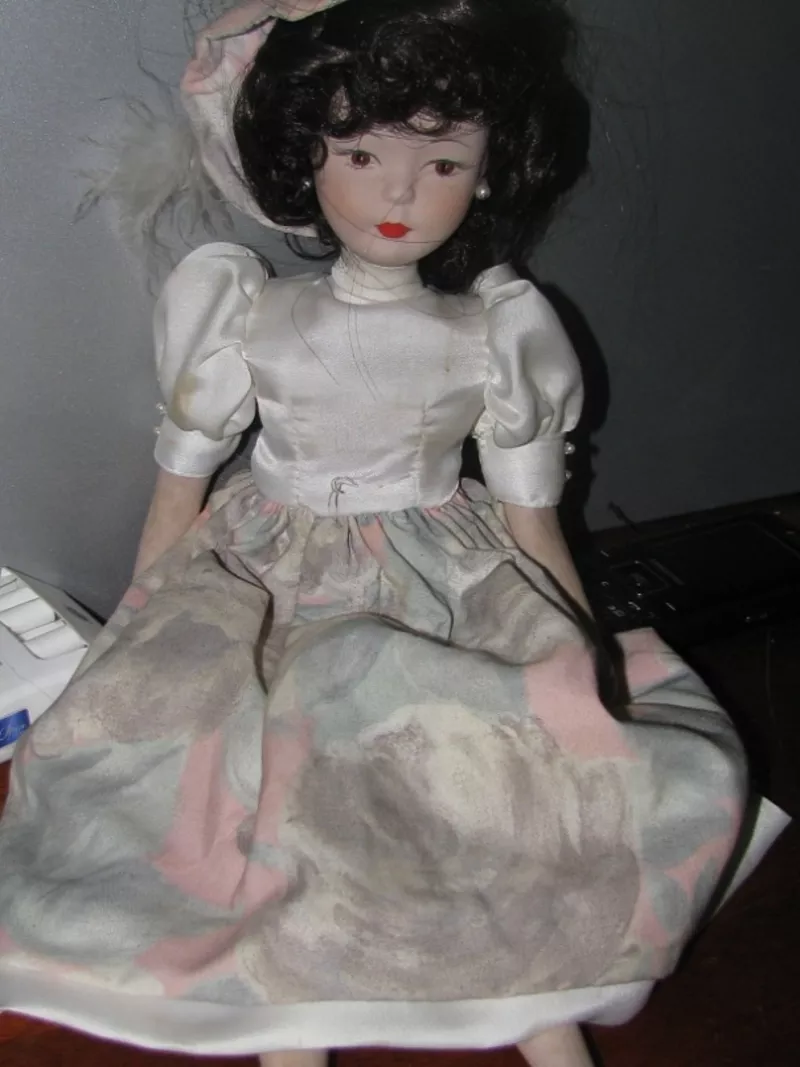 Кукла антикварная.старинная, очень изящная.Целая, в родной одежде.пример
