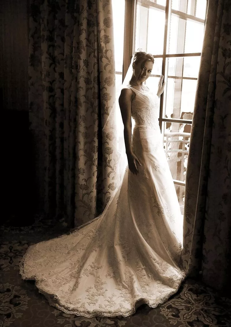 Продам красивое свадебное платье с шикарным шлейфом  2