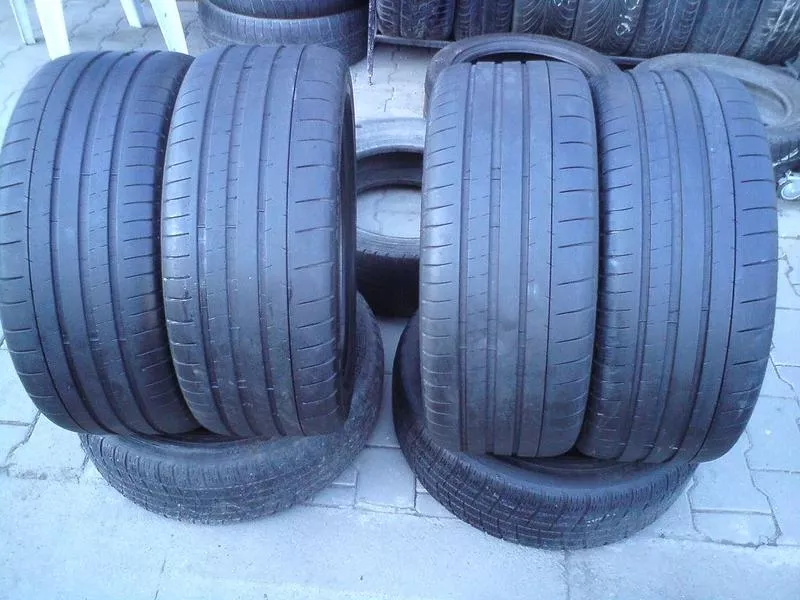  Продам комплект шин б/у лето ZR18 245/45  Michelin