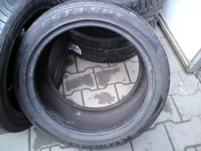 Продам пару шин б/у лето R17 245/40  Kumho 3