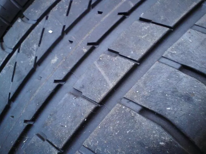 Продам пару шин б/у лето R17 225/55  Goodyear 2