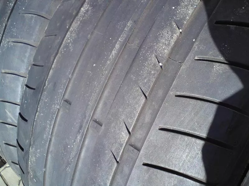 Продам пару шин б/у лето R18 245/40  Dunlop 2