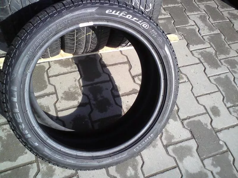 Продам комплект шин б/у лето R17 205/45  Pirelli 4