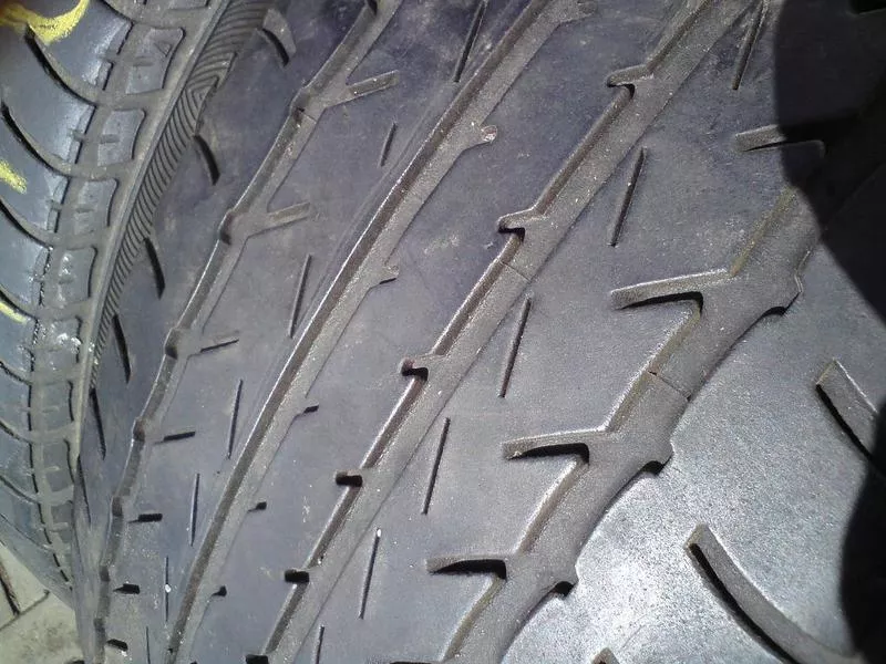 Продам пару шин б/у лето R17 215/50  Goodyear 2