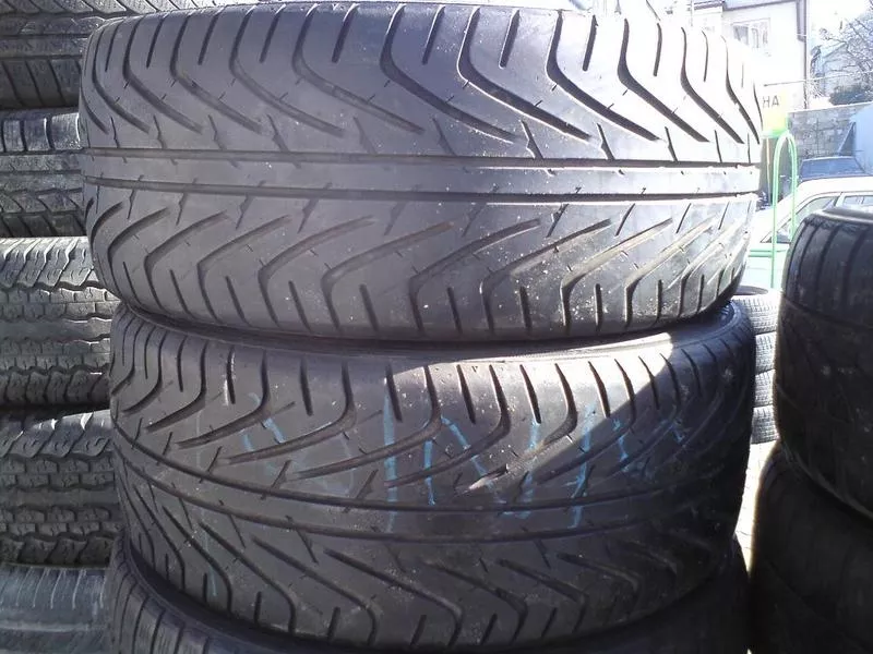 Продам пару шин б/у лето R17 205/40 Hankook