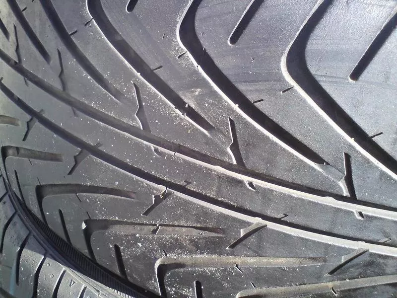 Продам пару шин б/у лето R17 205/40 Hankook 2