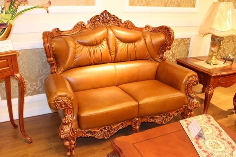 Кожаный диван в классическом стиле из дуба. 2