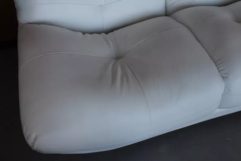Комплект кожаной мебели (диван + кресла). 5