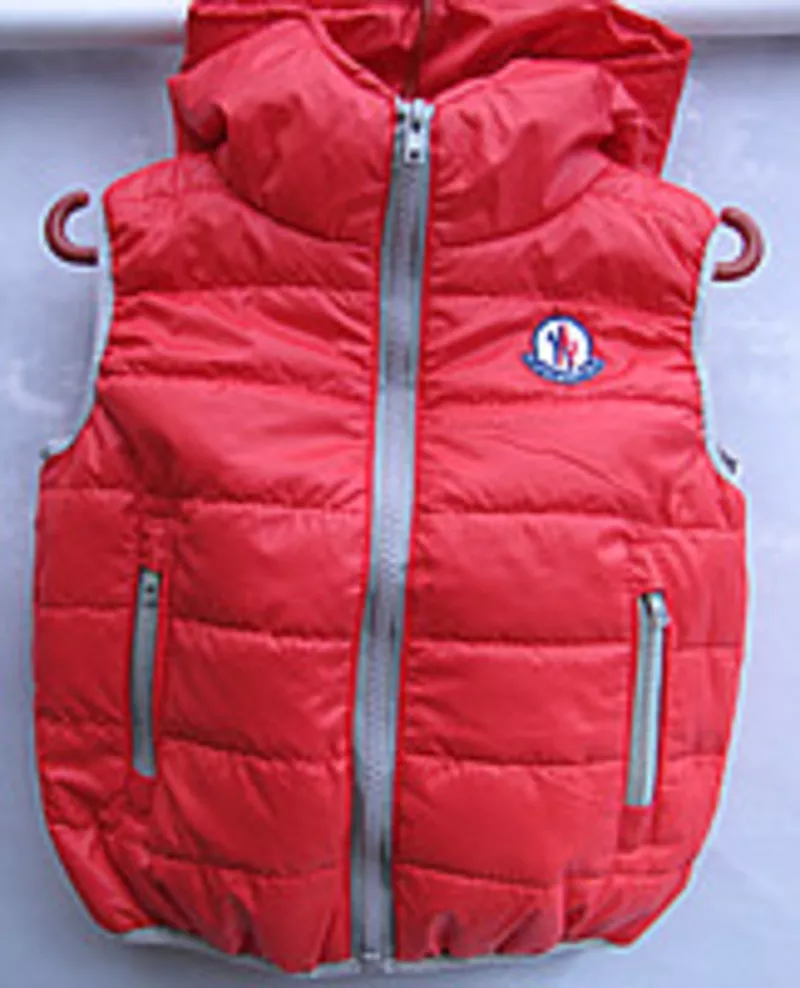 Детские жилетки Moncler 