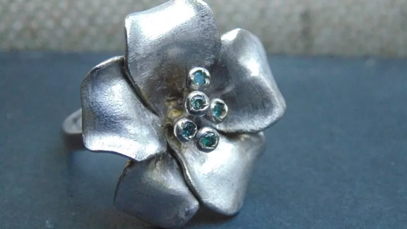 Кольцо Tiffany с голубыми бриллиантами 5
