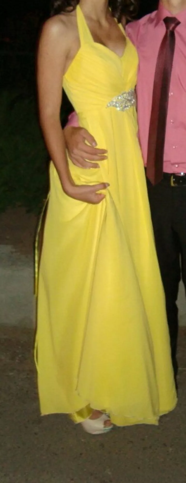 Шикарное желтое платье 