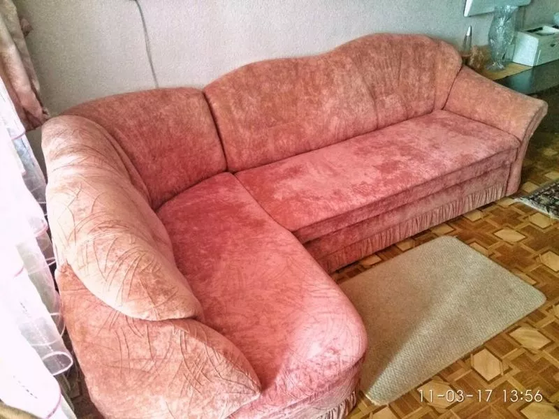 Продам полный комплект мягкой мебели:мягкий уголок,  кресло и пуфик 5